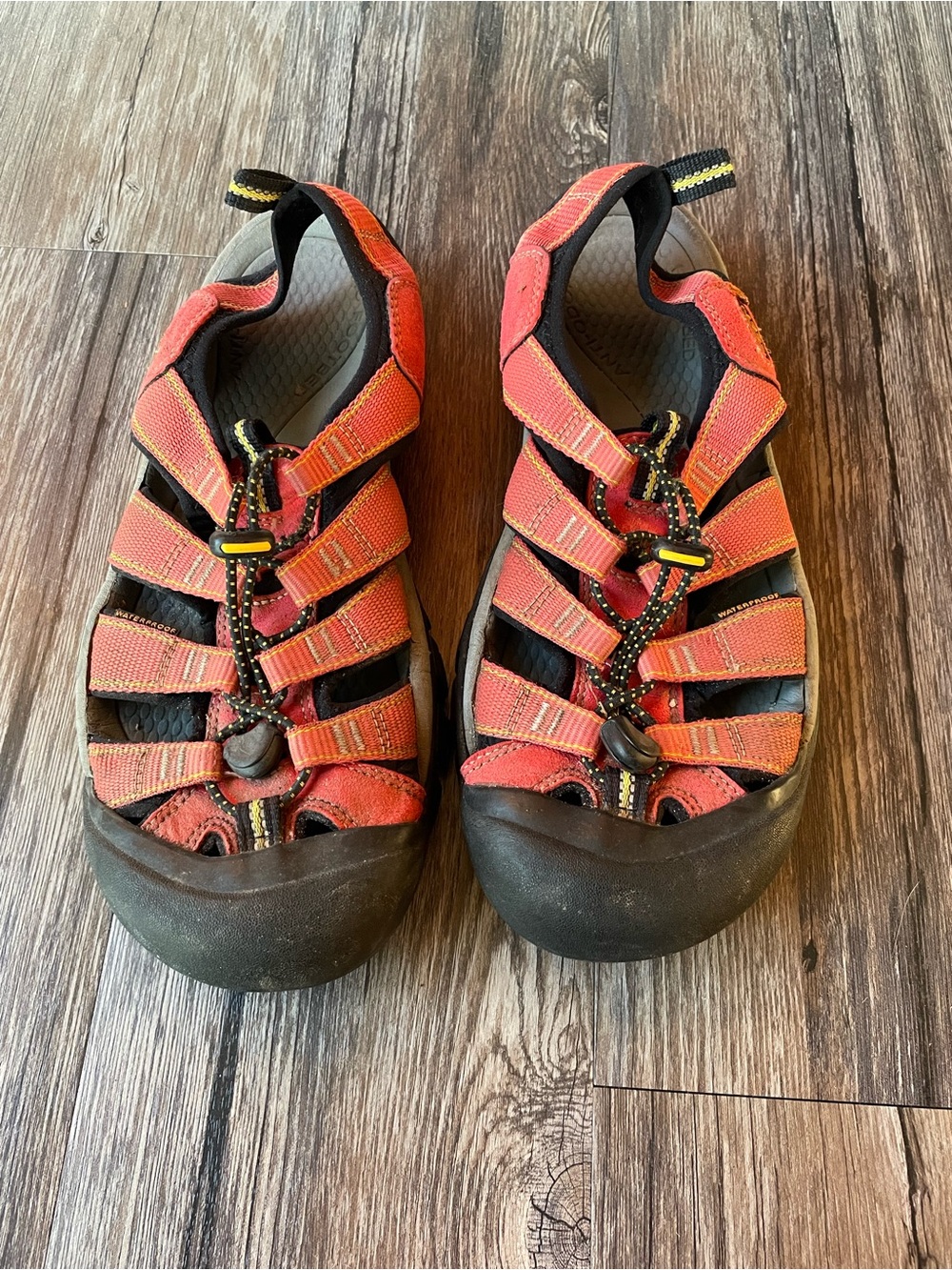 Keen sandals / water shoes